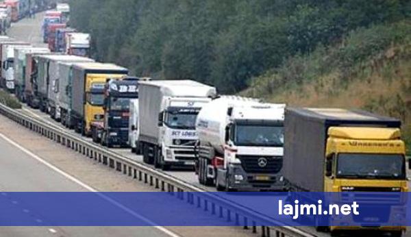 Protestat e transportuesve në rajon bllokuan pikat kufitare  OEK thirrje BE së për ndërhyrje urgjente  Pasoja serioze për bizneset kosovare