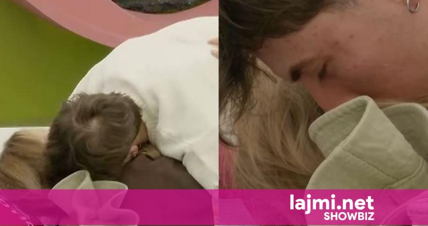 Klodi flet me Elijonën  i kërkon falje dhe e përqafon