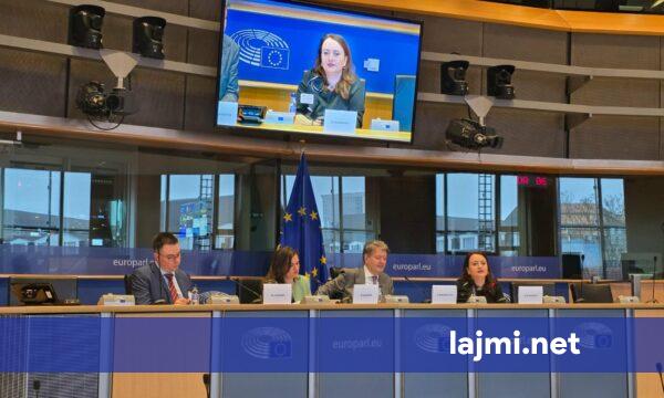 Nënkryetarja e PDK së alarmon në Bruksel se me Kurtin po instalohet mendësia autoritare