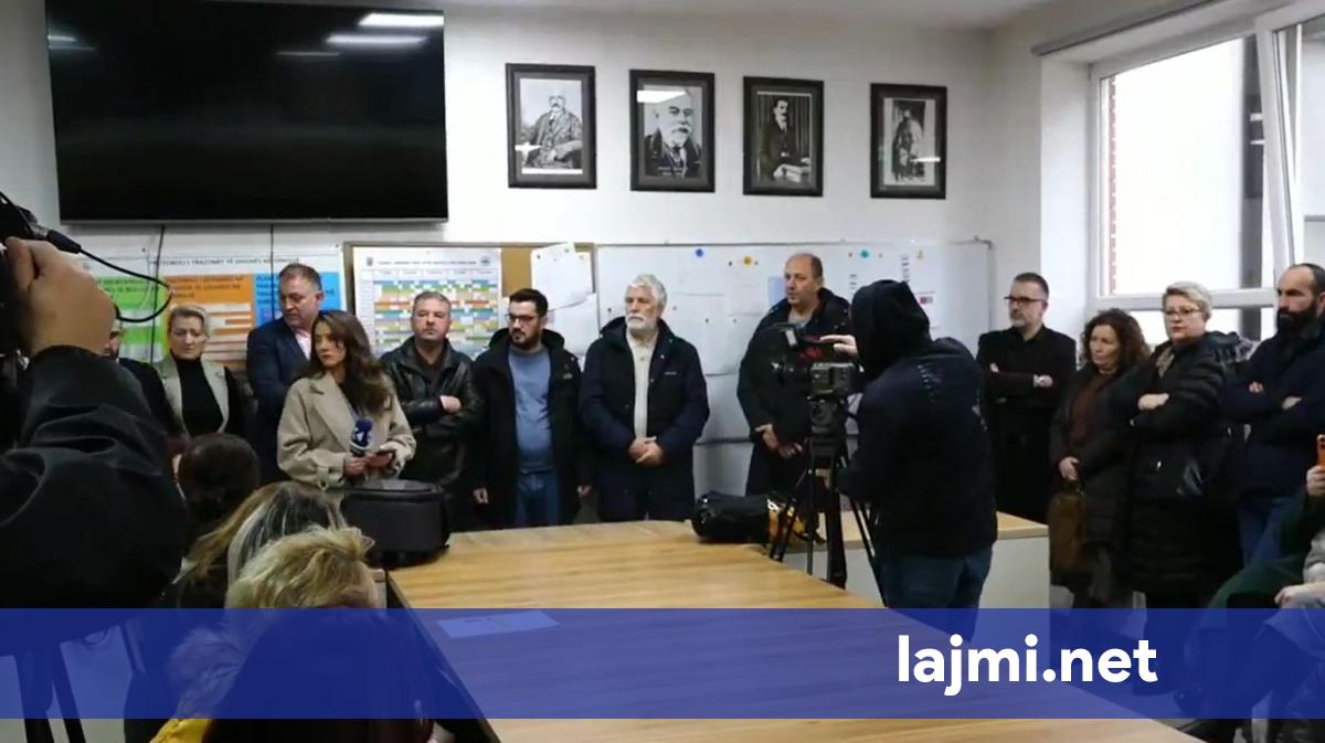 Pas incidentit të djeshëm nis protesta dyorëshe tek shkolla  Pavarësia   kërkohet mbrojtje e mësimdhënësve