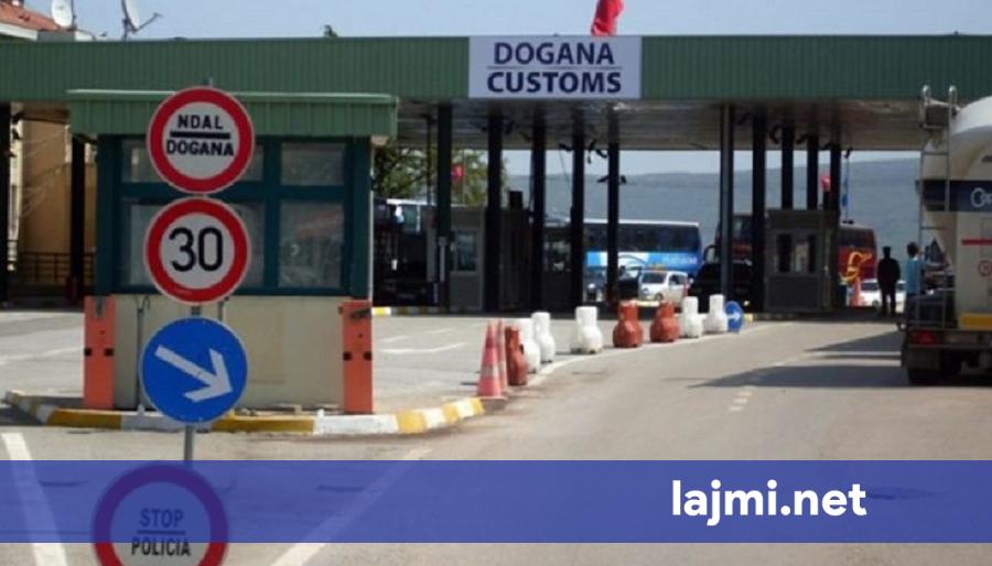 Kosovari prangoset  tentoi të kalonte në pikën kufitare me Shqipërinë me armë dhe municion në automjet