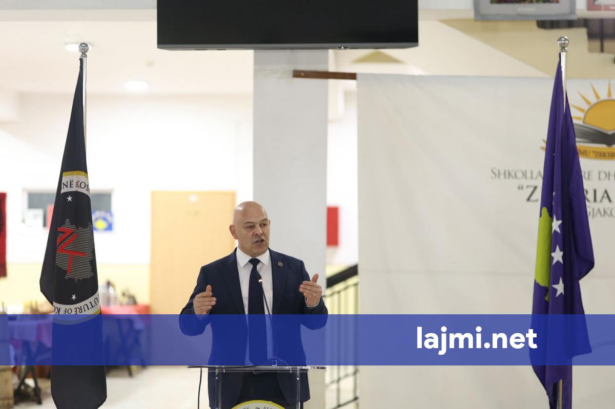 Ardian Gjini shpall kandidaturën për kryetar të AAK së  Do të punojmë që të ofrojmë opsion politik  i cili do ta kthejë Kosovën në drejtimin e duhur