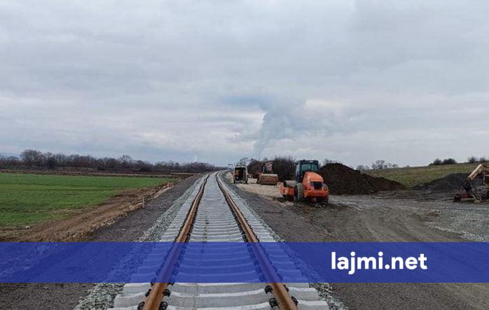 Punimet hekurudhore bllokojnë përkohësisht rrugën Fushë Kosovë   Mitrovicë