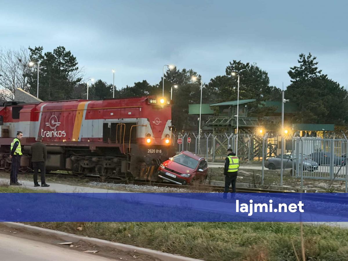 Një person i lënduar nga aksidenti mes veturës dhe trenit në Prishtinë