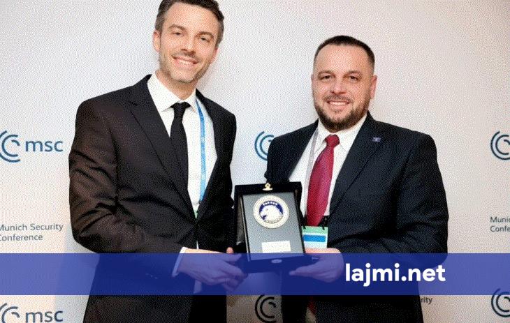 Modernizimi i flotës ushtarake  Maqedonci nënshkruan kontratë me Mercedes Benz për furnizimin me kamionë taktikë