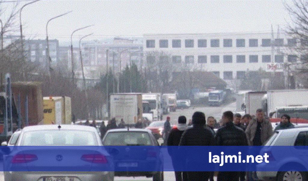 Shitësit ilegal largohen nga tregu i automjeteve