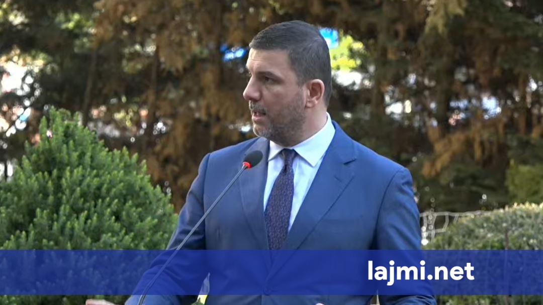 Memli Krasniqi  Pavarësisht kohës  më vjen mirë që presidentja Osmani iu bashkua marshit të sotëm