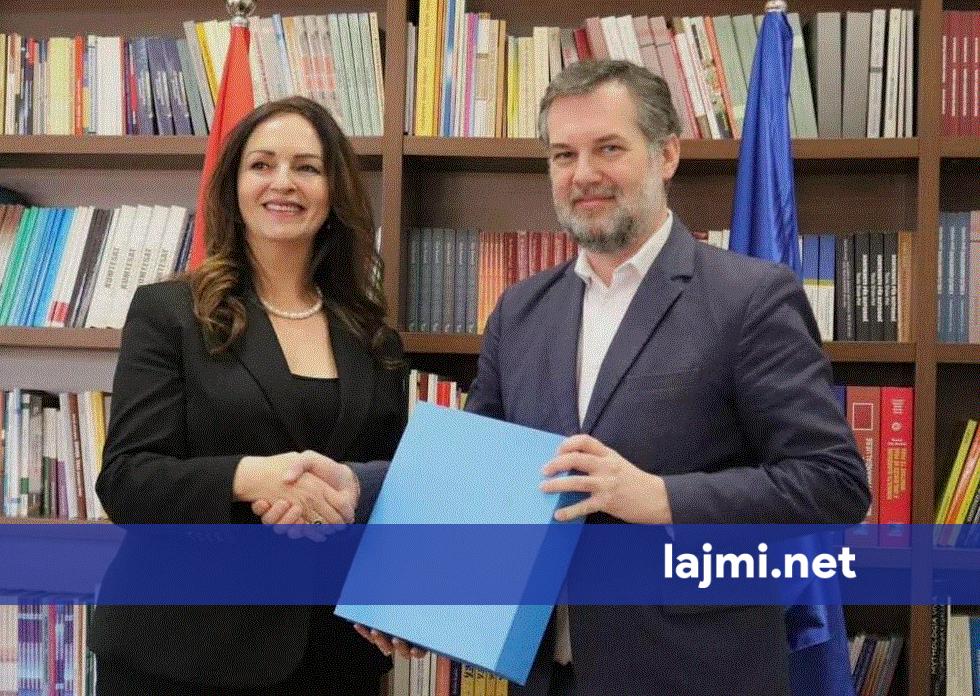 Hajrulla Çeku merr detyrën e Ministrit të Arsimit dhe Shkencës