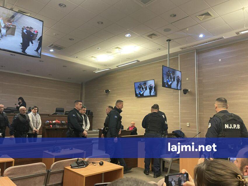 Dy të akuzuarit për sulmin terrorist në Banjskë mbrohen në heshtje  i treti do të deklarohet në seancën e radhës