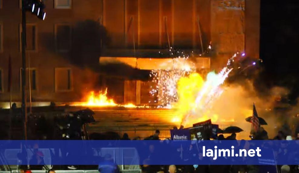 PD ja  Mbi 40 persona të shoqëruar nga policia pas protestës