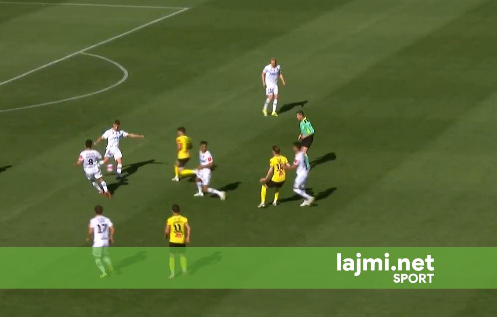 Në Australi ndodhë edhe kjo  shënohet gol nga 70 metra distancë