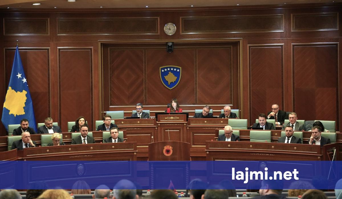  Asnjë deputet nuk kërkoi leje   Albulena Haxhiu i thërret deputetët të kthehen  veç 66 janë prezent