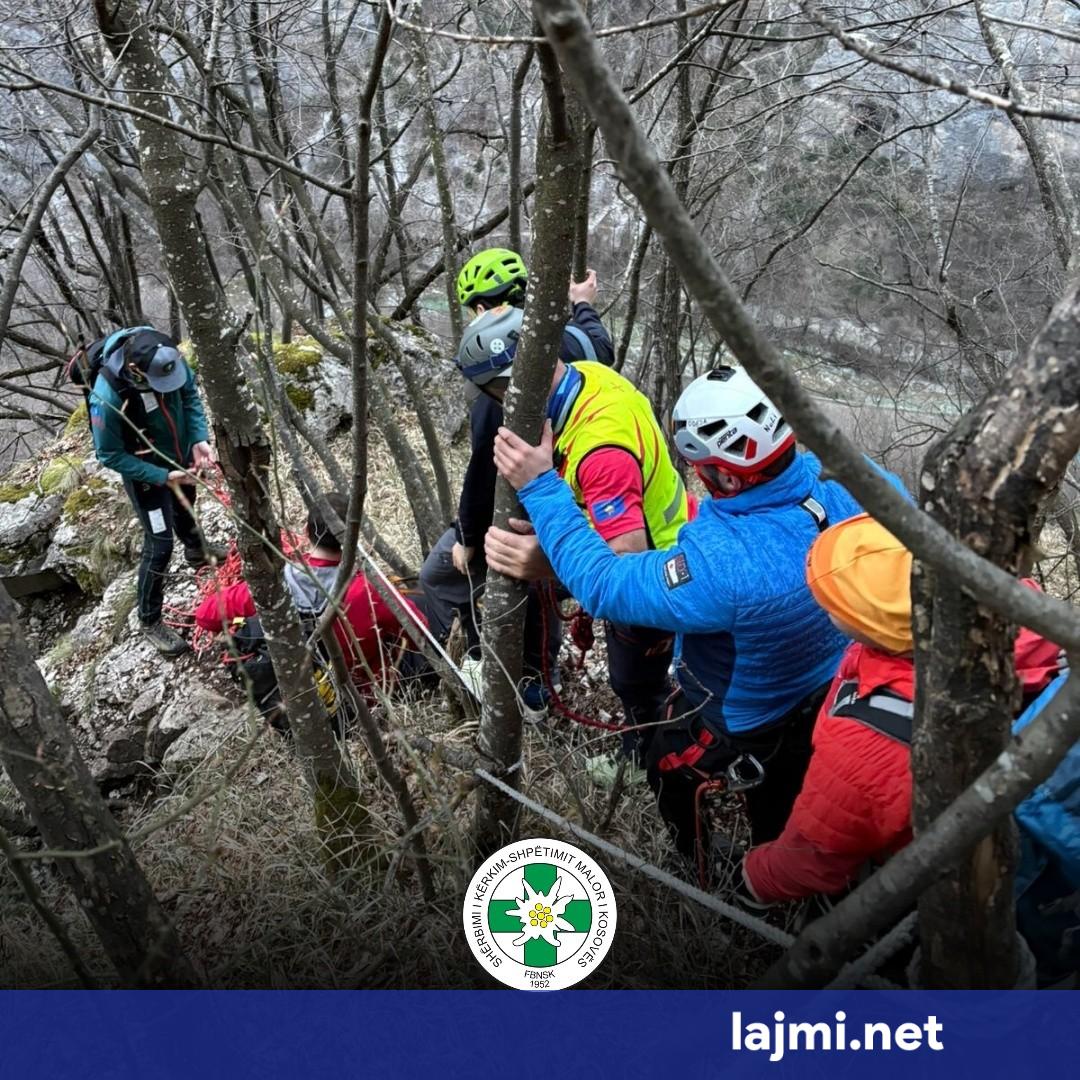 Ekipi i Kërkim Shpëtimit Malor shpëton qytetarin që rrëshqiti gjatë ecjes në  Shtegun e Mushkave  në Pejë