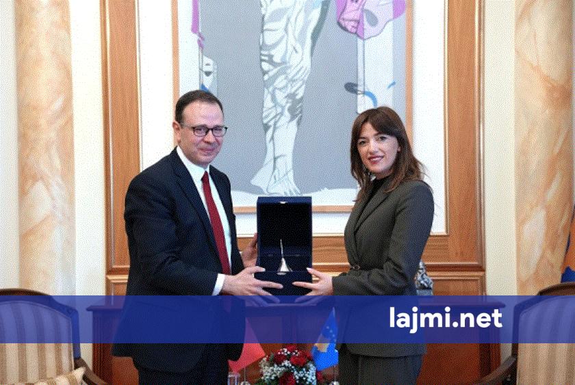 Haxhiu takon ambasadorin e Turqisë  flasin për thellimin e bashkëpunimit