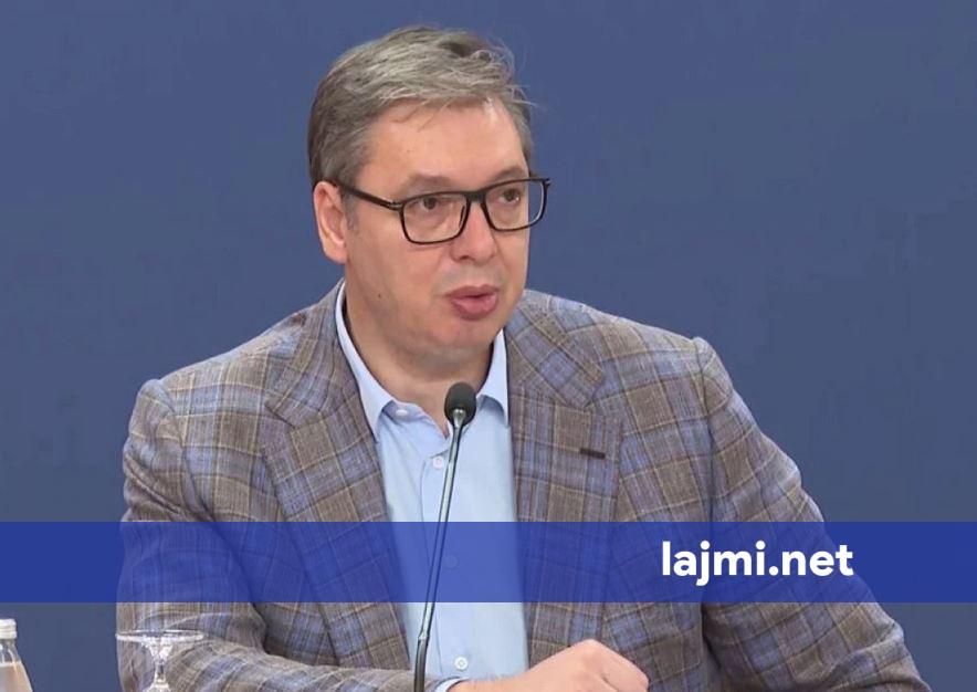 Vuçiq paralajmëron vizitë te kufiri me Kosovën për të  pritur  serbët që hyjnë e dalin