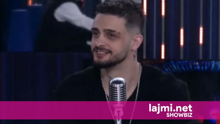 Zarf në BBVA  Gimbo lexon njoftimin e  Vëllait të Madh  