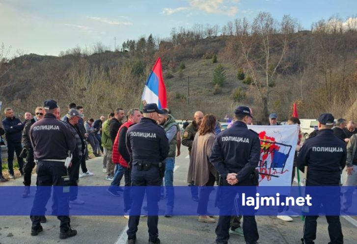 Mbyllet rruga në Jarinjë  serbët në protestë