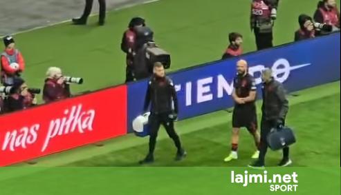 Shqipëria mbetet pa Arlind Ajetin   mbrojtësi lëndohet dhe detyrohet të largohet nga ndeshja