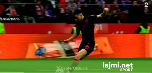 GOOOOOOOOOOOOL   Shqipëria po fiton  Hoxha e bën namin midis Polonisë   mbyllet pjesa e parë në të mirë të kombëtares  Kuq e Zi 