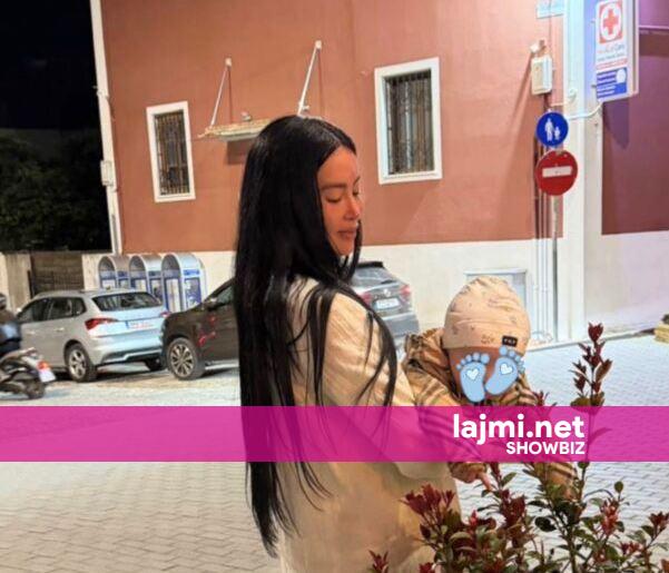 Dafina Zeqiri publikon foto me Daskanin  detaji që mori vëmendjen