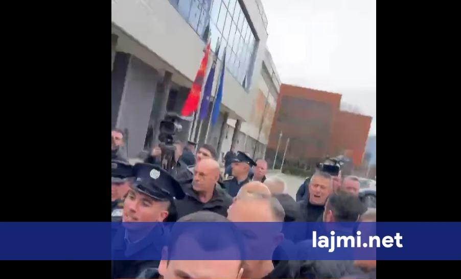Eskalon situata tek protesta  veteranët të ashpër me qeverinë pas ekspozitës për masakrat