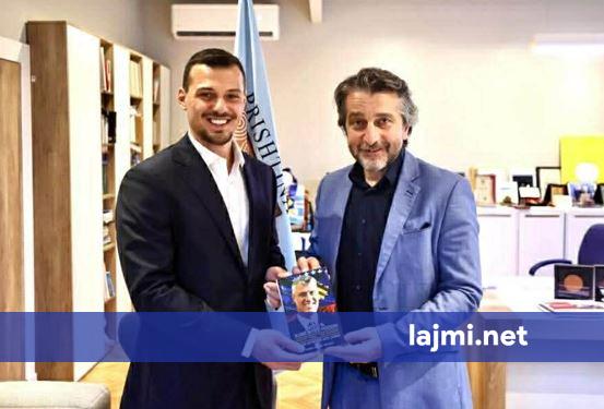 Endrit Thaçi takohet me Ramën në Prishtinë  i dhuron librin autobiografik të Hashim Thaçit