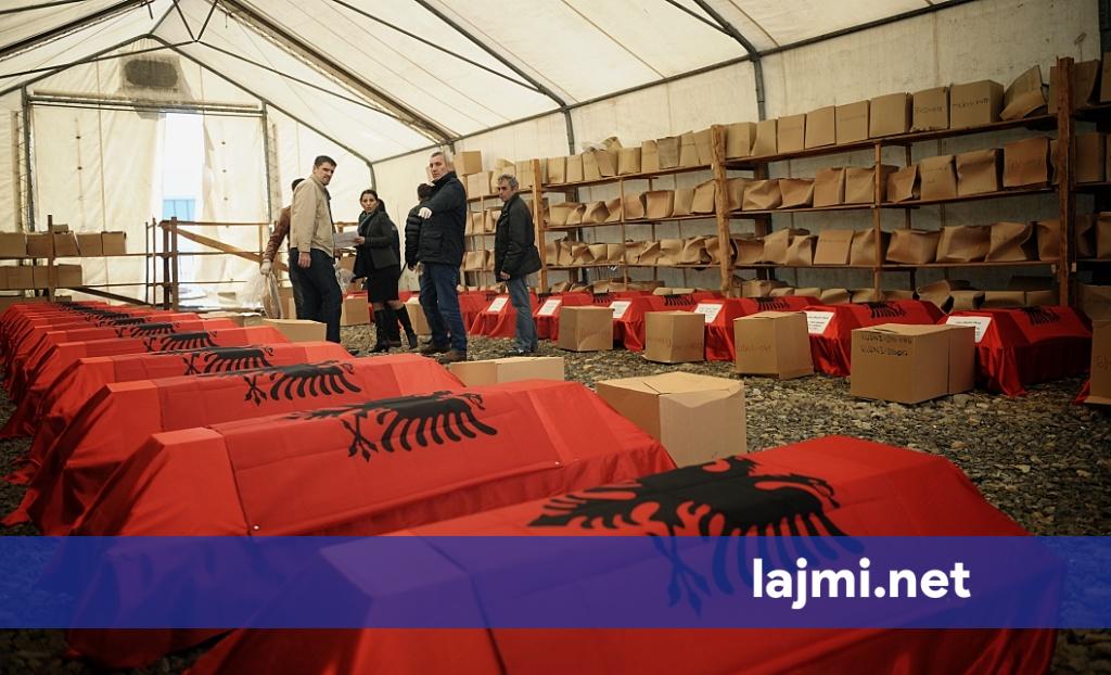 Mes lotëve e dhimbjes dëshmitarët dhe familjarët e të vrarëve kujtojnë masakrën e Rezallës