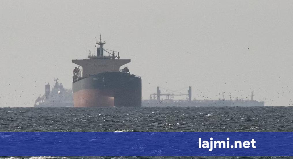 Anijet nisin të lundrojnë përmes Ngushticës së Hormuzit