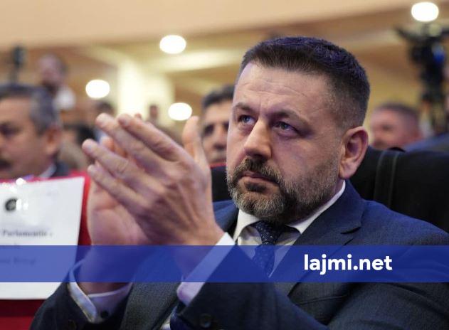 Bekë Berisha tallet me ish presidenten  E gjeta kogja do Amerikë në Kuvend  e paska harru Vjosa kur ka dalë