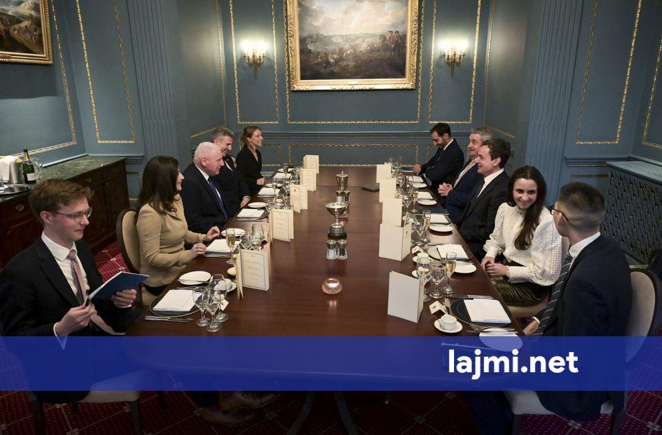 Kurti u prit në darkë nga Ministri i Shtetit për Mbrojtje  Lord Coaker  diskutohet për bashkëpunimin ushtarak