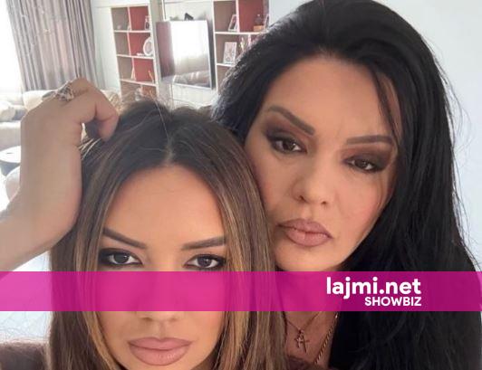 Sasa shfaqet krah nënës për herë të parë