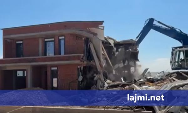 Rama publikon pamje të bagerëve duke rrënuar shtëpi pa leje në Hajvali