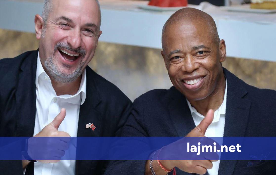  Simboli i shqiponjës ka një tjetër peshë    ambasadori Ervin Bushati uron Eric Adams për marrjen e shtetësisë shqiptare