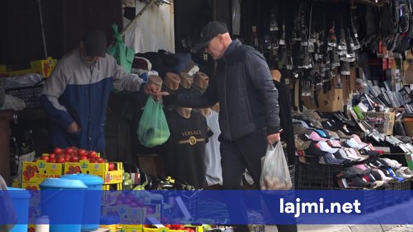 Vezët arrijnë në 6 euro  e bashkë me to shtrenjtohen edhe produktet tjera   Ankohen qytetarët e tregtarët thonë se s kanë konsumatorë