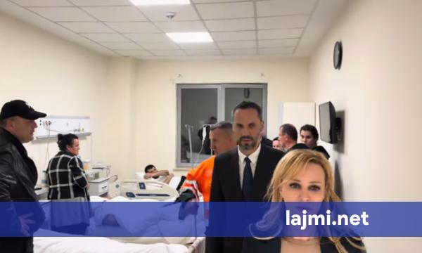 Ministri Lamallari viziton 6 zjarrfikësit dhe 2 qytetarët e asfiksuar nga zjarri në kryeqytet  Fatmirësisht janë jashtë rrezikut për jetën