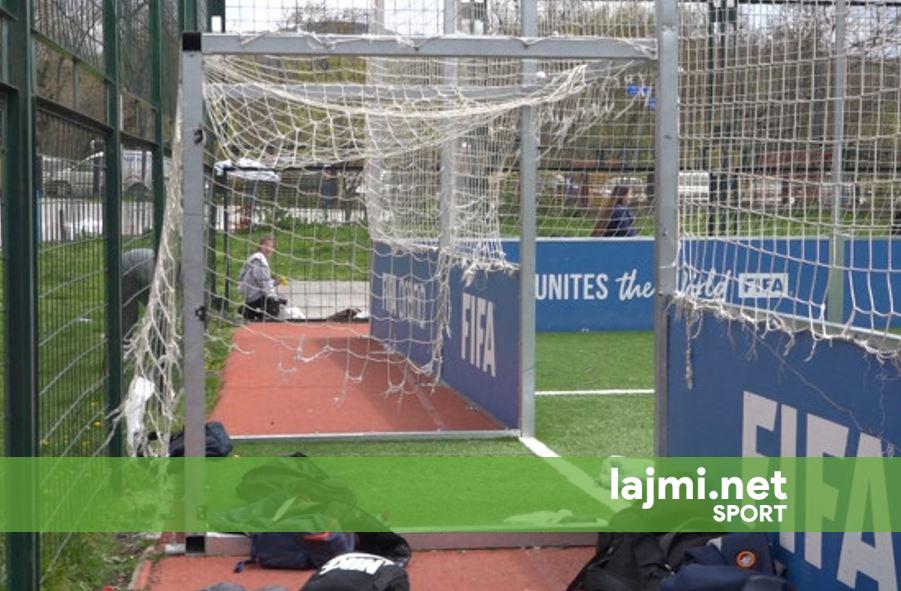 Rrjetat e fushave dëmtohen pak muaj pas inaugurimit  mungesë mbikëqyrjeje apo papërgjegjësi e komunitetit 