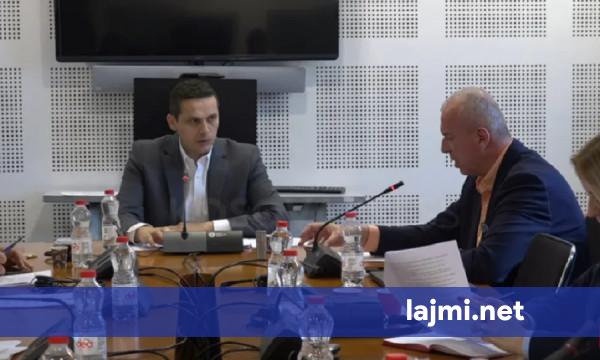 Vendimi i Qeverisë për komisionin e jurisprudencës përplasë pozitën dhe opozitën
