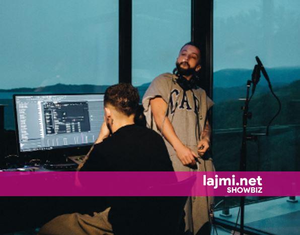 Gjesti paralajmëron rikthimin e fuqishëm  pozon krahë Gimbos