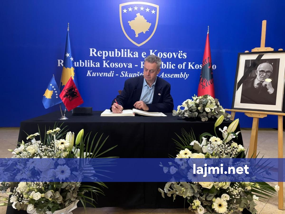 Ambasadori britanik  Rexhep Qosja  figurë e madhe e historisë dhe një shkrimtar i madh