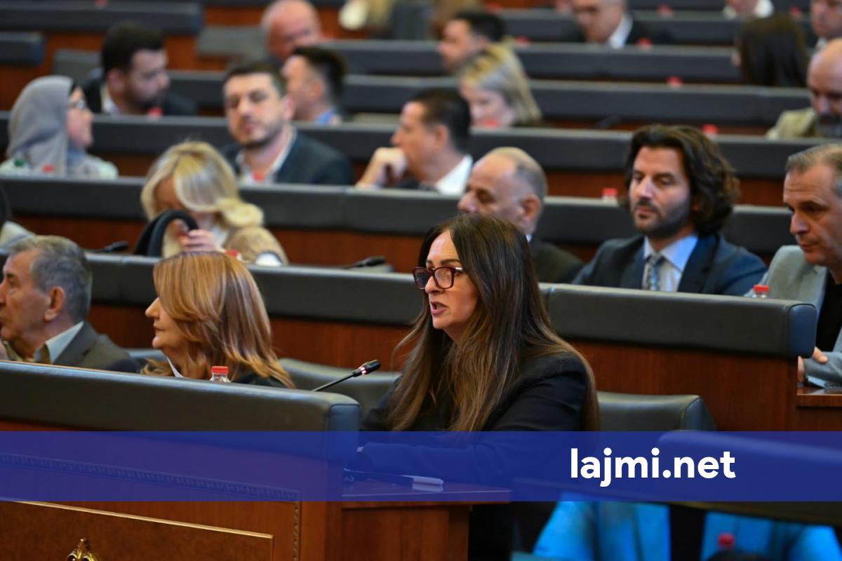  Opozita refuzoi të jap tre kandidatë     Nagavci mundohet të propagandoj  qytetarët në komente ia kujtojnë që Abdixhiku ua ka propozuar Vjosa Osmanin për presidente