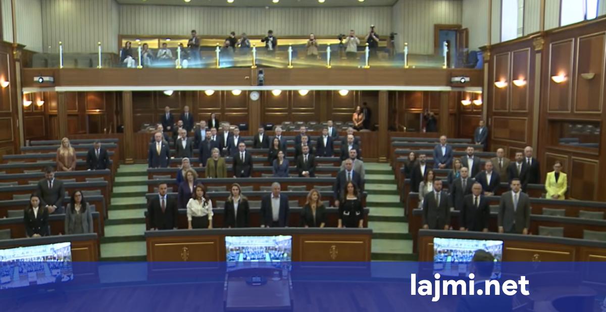 Nis me një minutë heshtje seanca përkujtimore për Rexhep Qosjen