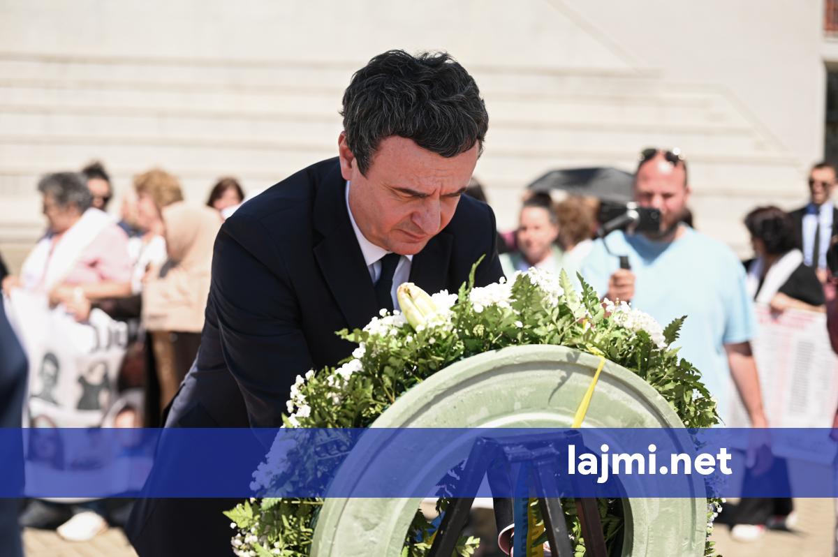 27 vjetori i masakrave  Kurti bëri homazhe te varrezat në Mejë dhe në Korenicë