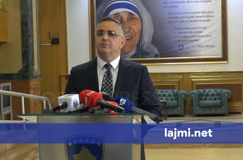 AAK nuk merr pjesë në seancën për të diskutuar për Presidentin  Tahiri  Vazhdim i një spektakli publik që po e qon vendin në zgjedhje