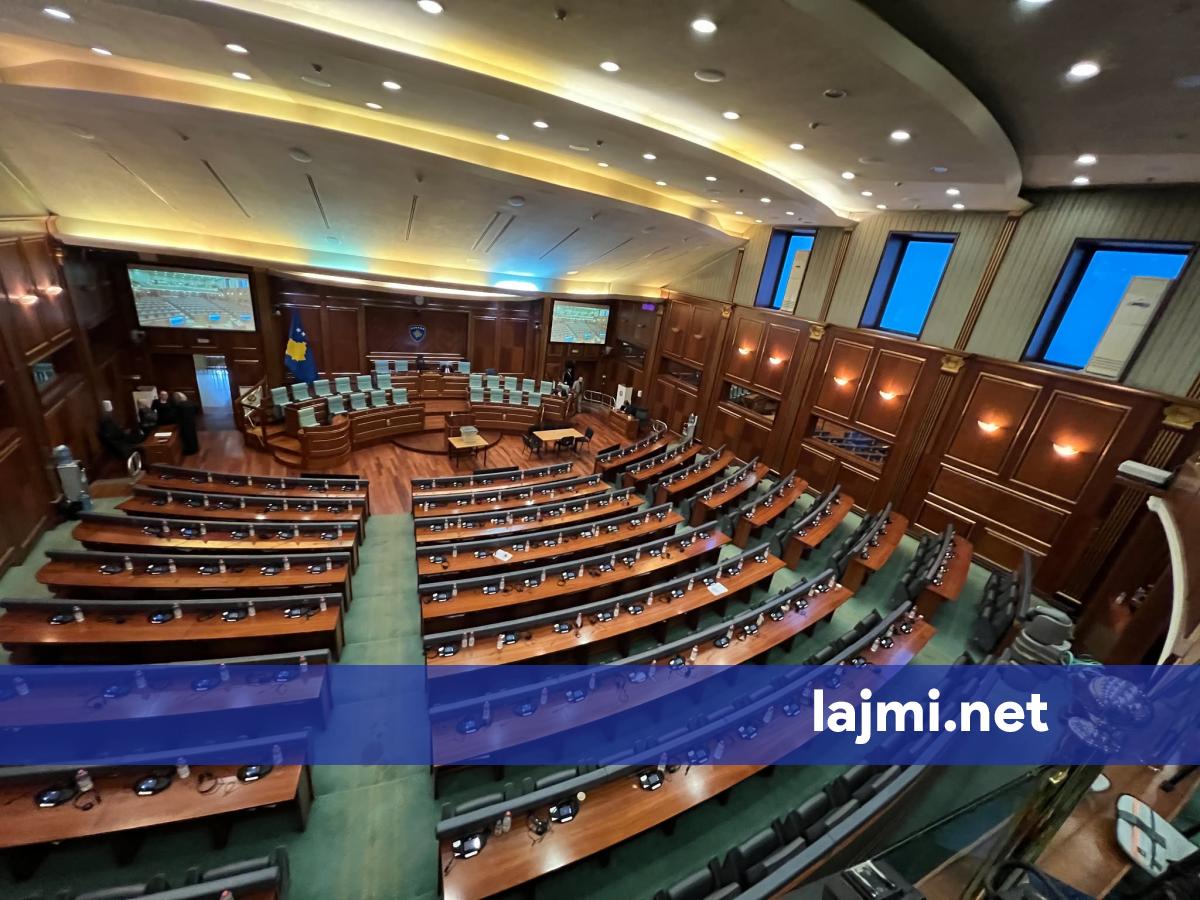 Seanca u ftua për në orën 19 00  15 minuta kanë kaluar asnjë deputet nuk ndodhet në sallë