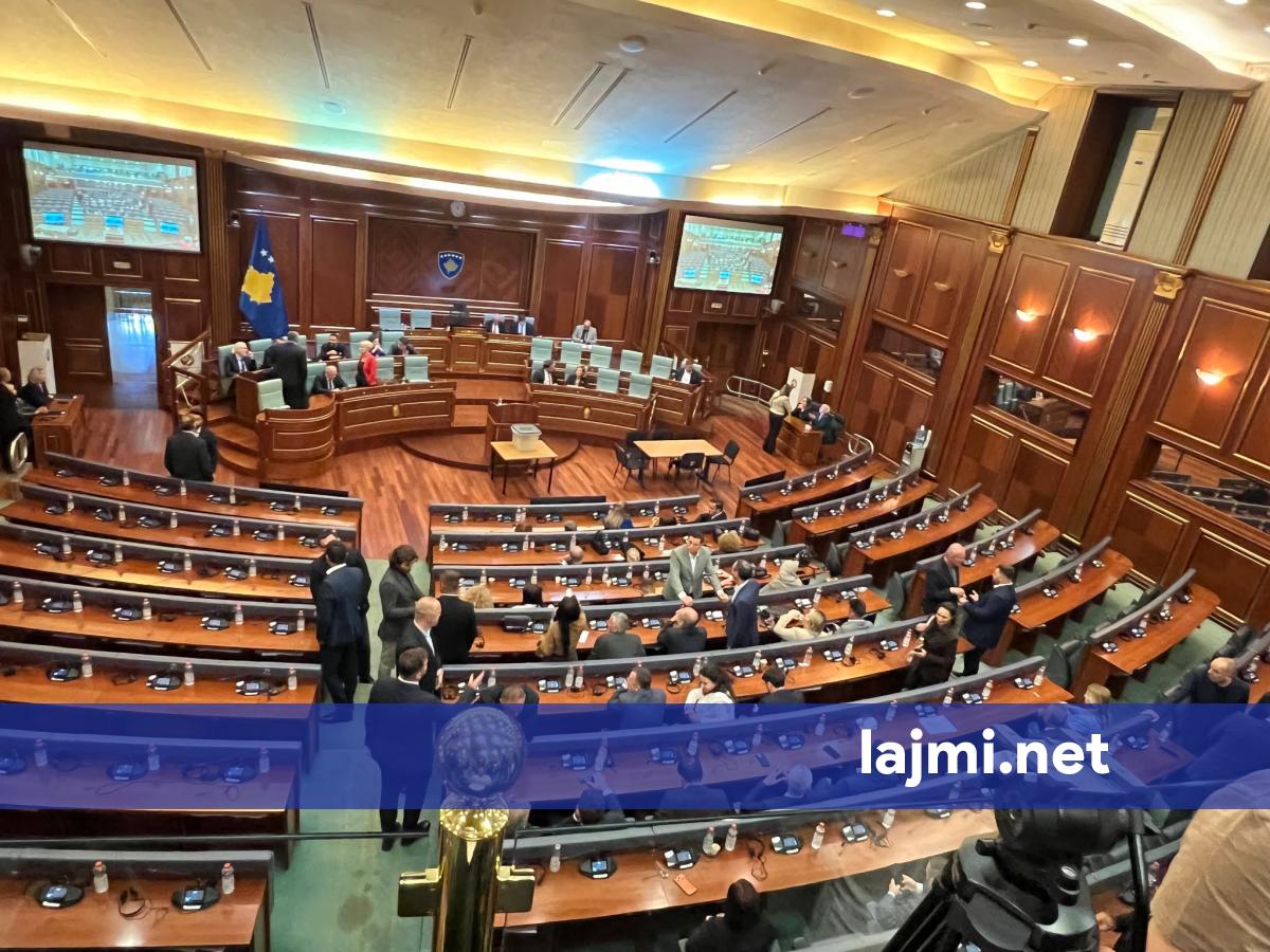 Deputetët e ministrat e Vetëvendosjes mblidhen sërish në sallë plenare
