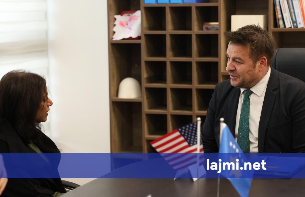 Muja takon të ngarkuarën me punë në Ambasadën Amerikane në Prishtinë  Annu Pratipati