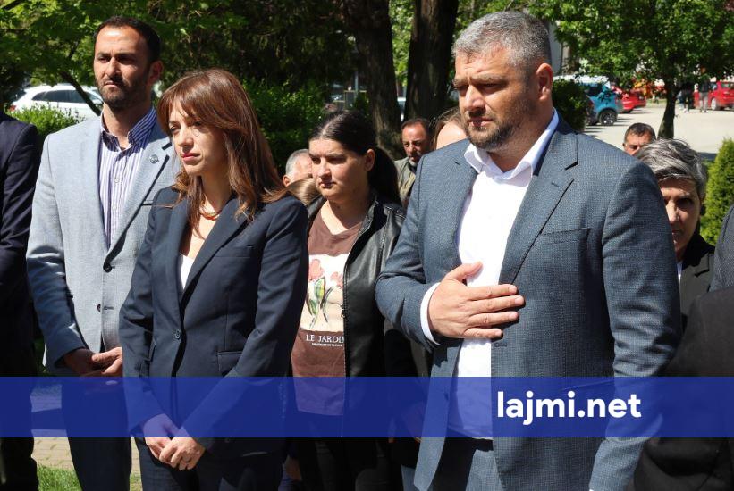 Haxhiu dhe Hoti nderojnë heroin Besim Ndrecaj