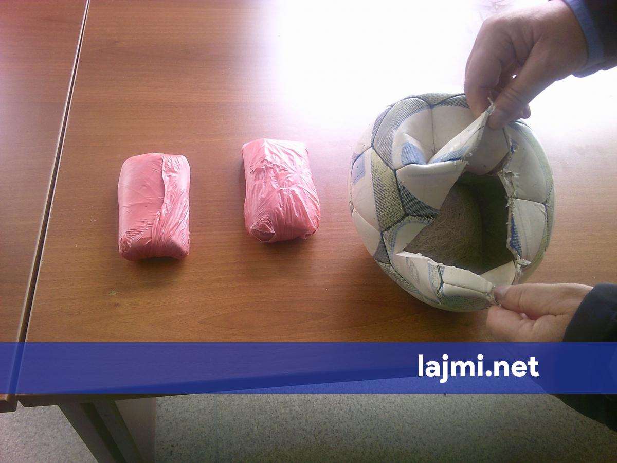 Gjenden telefona brenda një topi në Qendrën e Paraburgimit në Mitrovicë
