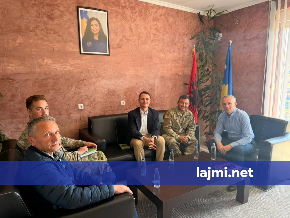 Përfaqësues të KFOR it amerikan vizitojnë Prokurorinë Themelore në Mitrovicë