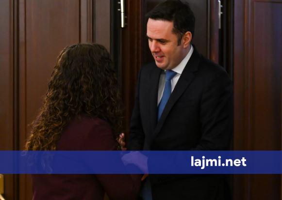 Abdixhiku zyrtarizon kandidaturën për kryeministër  propozon Vjosa Osmani për presidente dhe bartëse të listës së LDK së